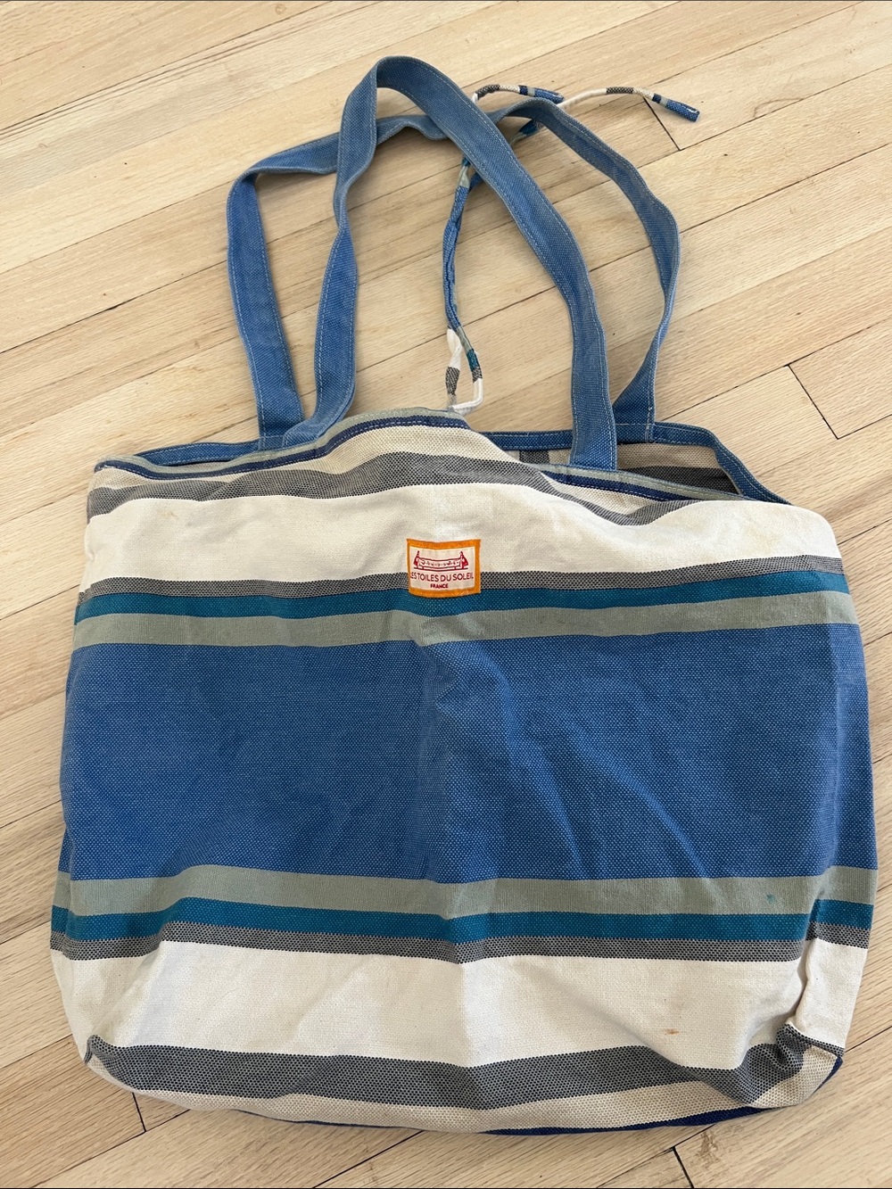 Les Toiles Soleil tote bag $185 used but good